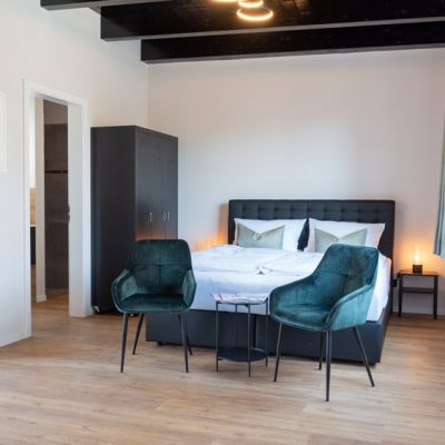 Lüttes Loft Eckernförde - Schlafzimmer und Küche