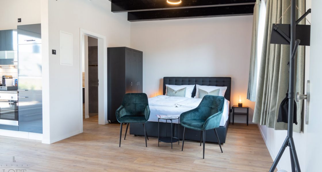 Lüttes Loft Eckernförde - Schlafzimmer und Küche